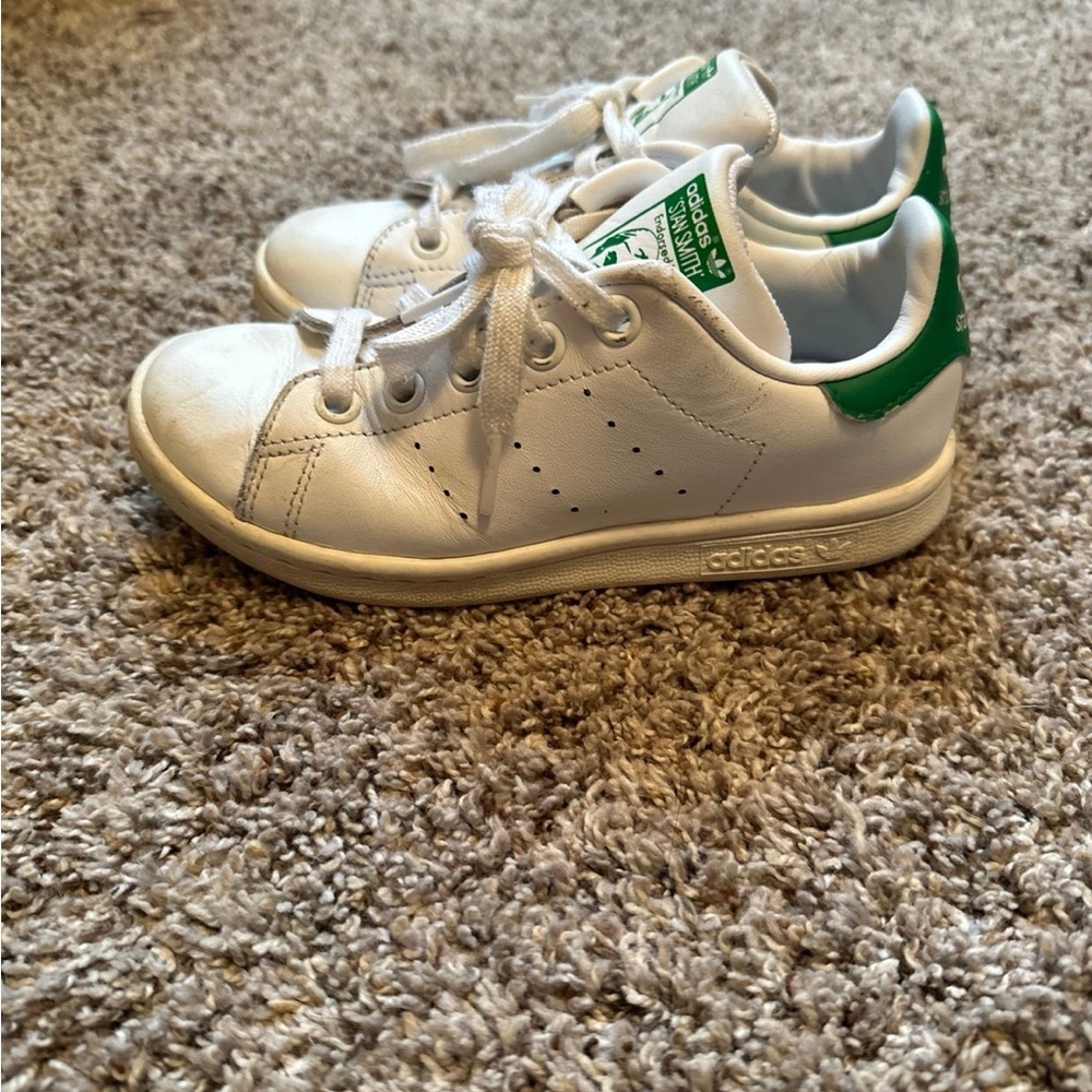 Kids size 12.5 adidas stan smith shoes